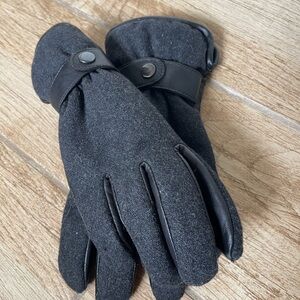 Elegant Charcoal Wool Gloves with Leather Trim
